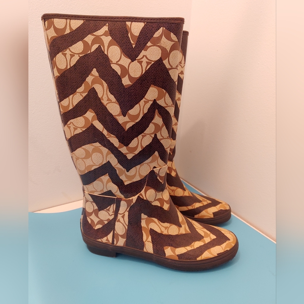 Coach pammie zebra print rain boots. Sz 10. Rubber boots